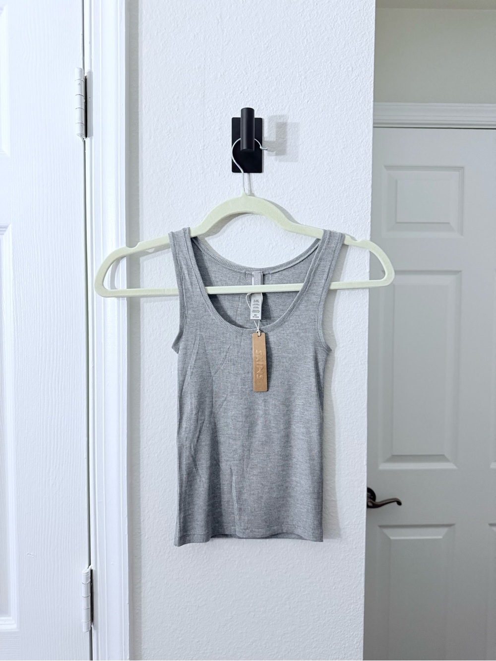 SKIMS Soft Lounge Ribbed Tank – Heather Gray – Size XS